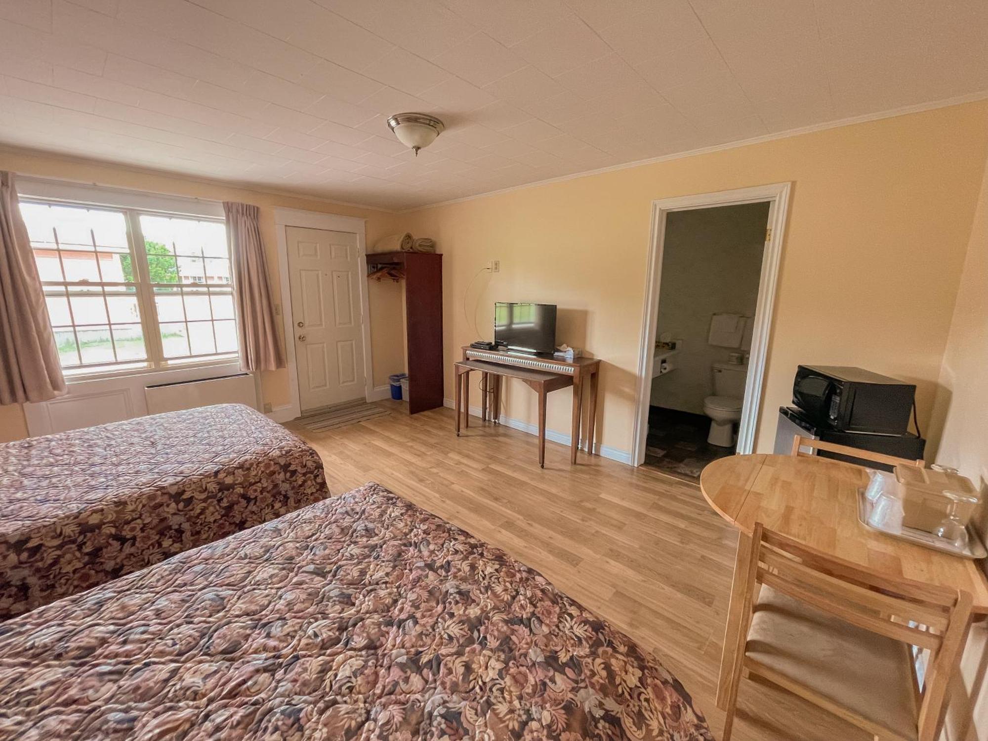 Silverwood Motel Cavendish Room photo